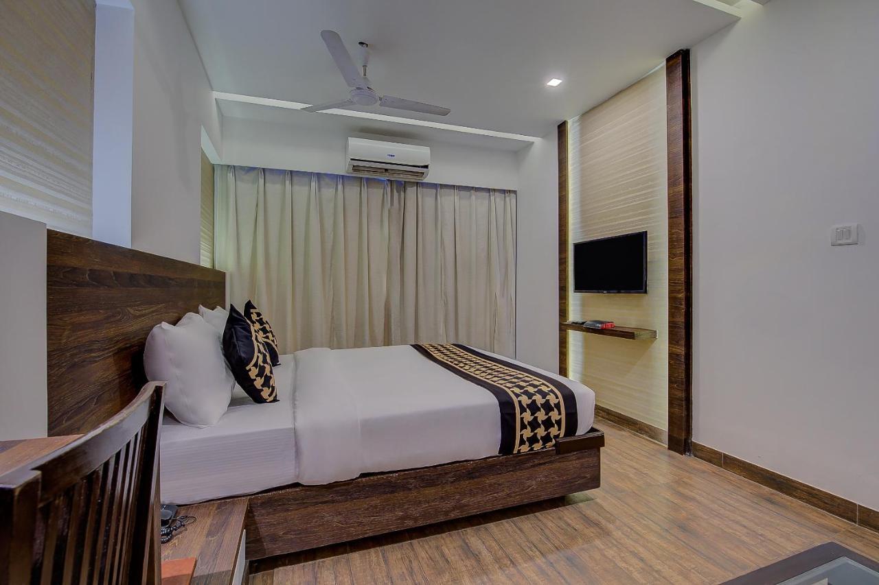 Oyo 78245 Collection O Hotel Crown Inn Navi Mumbai Exterior foto