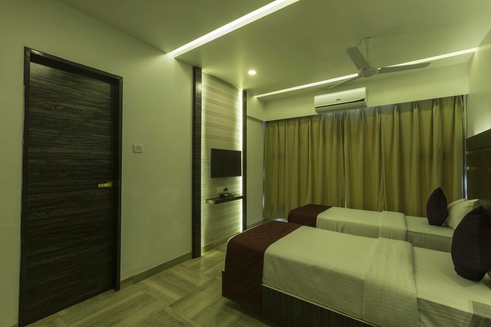 Oyo 78245 Collection O Hotel Crown Inn Navi Mumbai Exterior foto